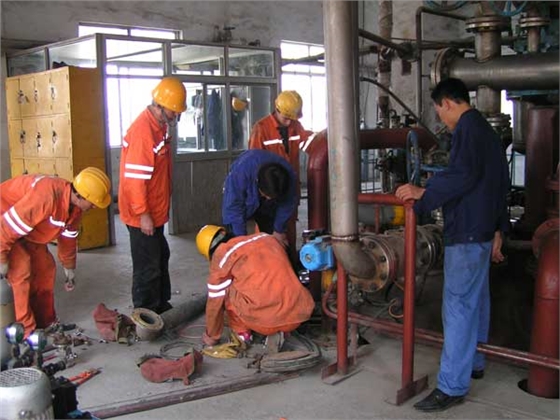 國金化工聚合反應釜清洗工程