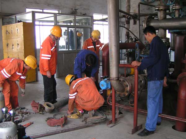 國金化工聚合反應釜清洗工程