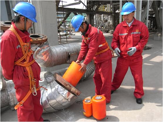 青潔能Pig清洗現場及設備(圖中年長者為個公司總工韓泰清高工) 青潔能Pig清洗現場及設備(圖中年長者為個公司總工韓泰清高工)